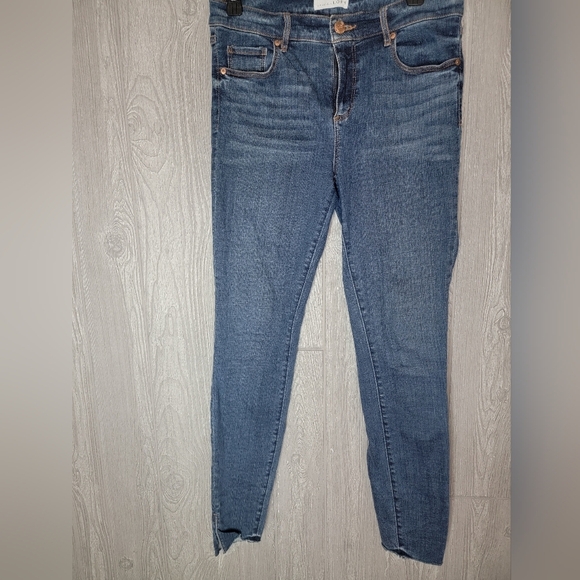 Loft skinny jeans. Small slit on cuffs. Size 28/6. - Picture 1 of 5